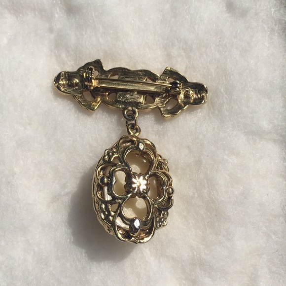 Vintage 80’s Gold and Pearl Pin - Picture 2 of 3